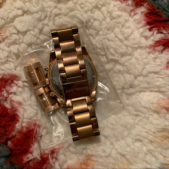 Michael Kors Watch in Rosegold - Picture 3 of 3